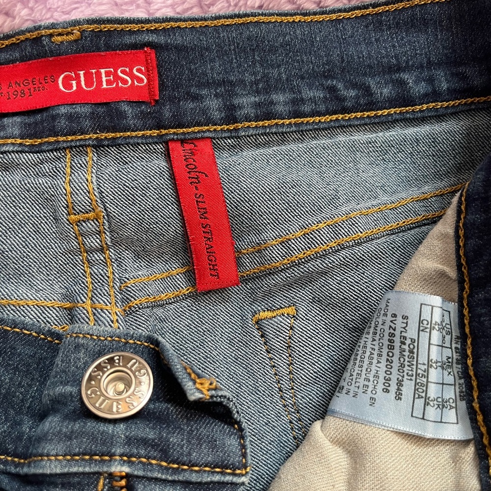 Like-new blue jeans. I’m a little to thick for these.